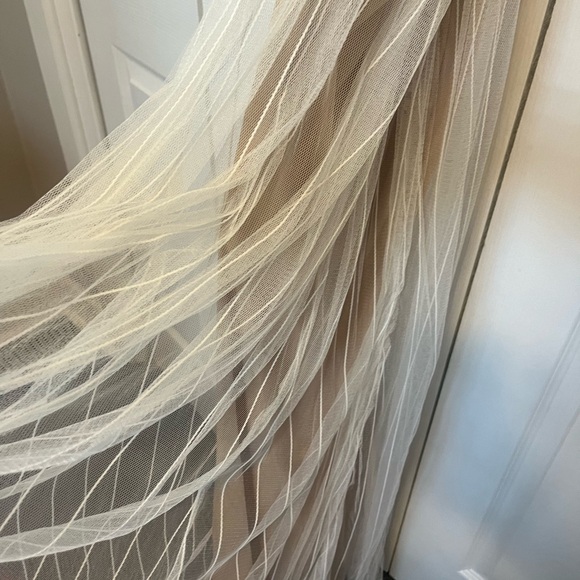 Tan and white adjustable straps - Picture 1 of 4